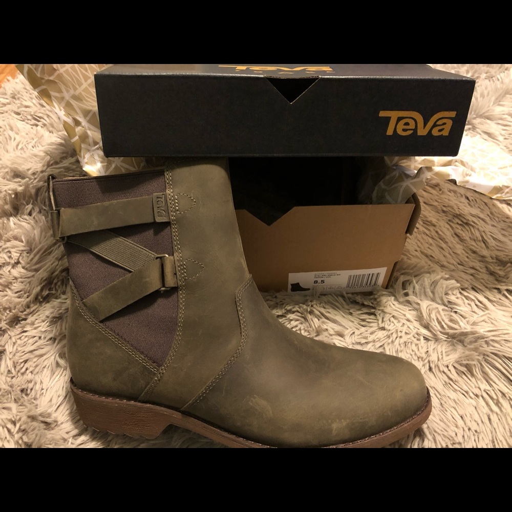 Teva Ellery Ankle Waterproof Boots (new)